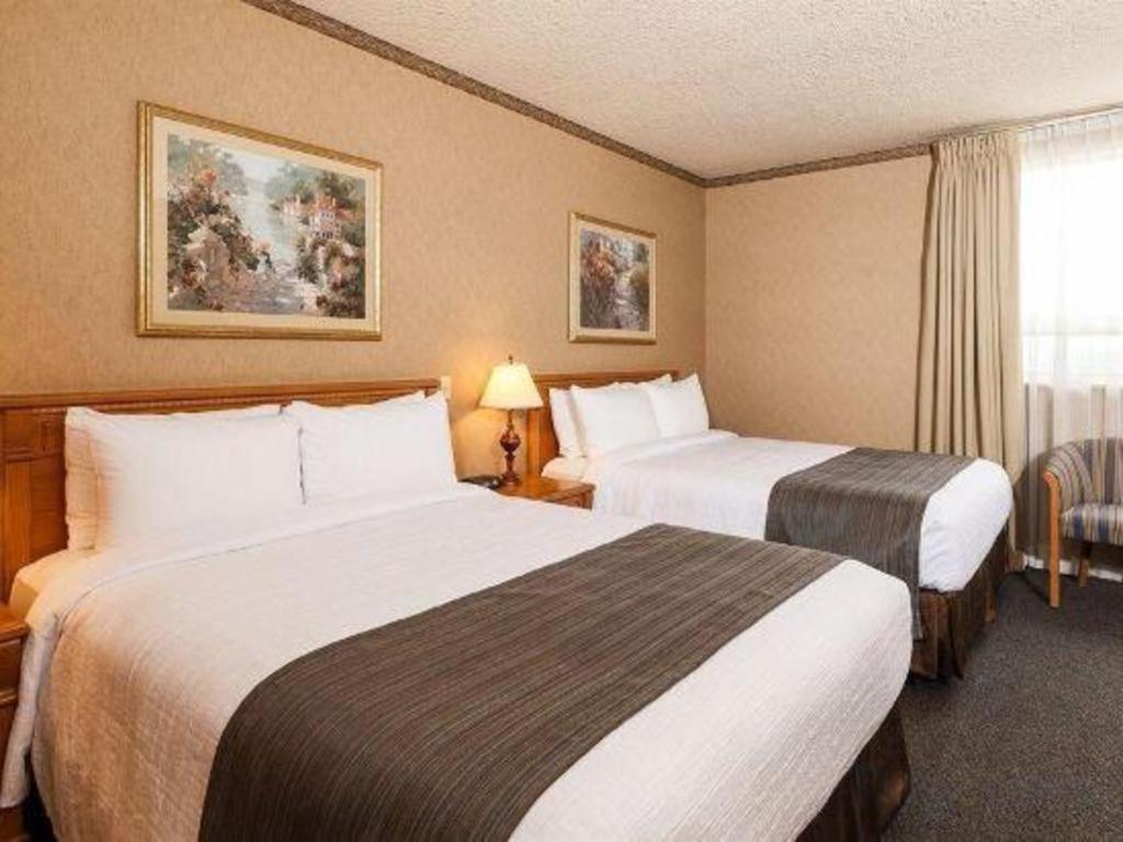 The Glenmore Inn & Convention Centre Calgary Extérieur photo