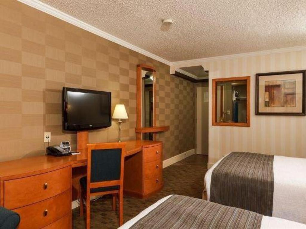 The Glenmore Inn & Convention Centre Calgary Extérieur photo