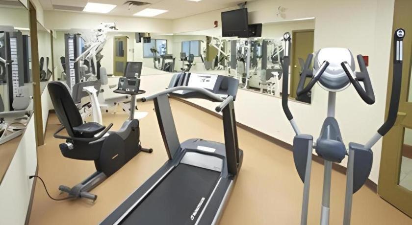 The Glenmore Inn & Convention Centre Calgary Extérieur photo